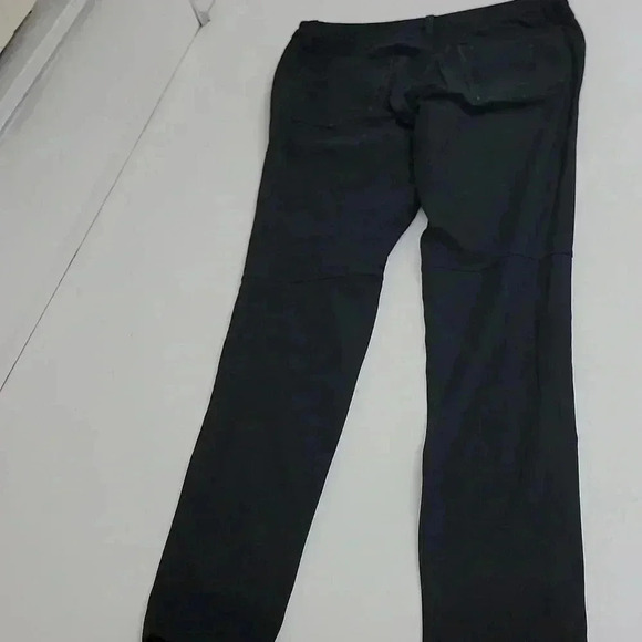 Lululemon ABC Pant Skinny Color Black - Picture 5 of 9